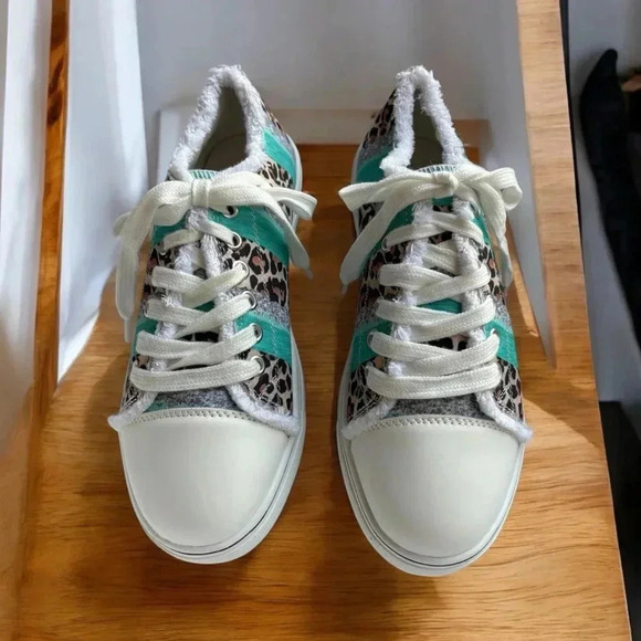 Women's Leopard Print/Teal NEW No Tags Canvas Shoes Casual Lace-Up Sneakers US 7 - Picture 2 of 10